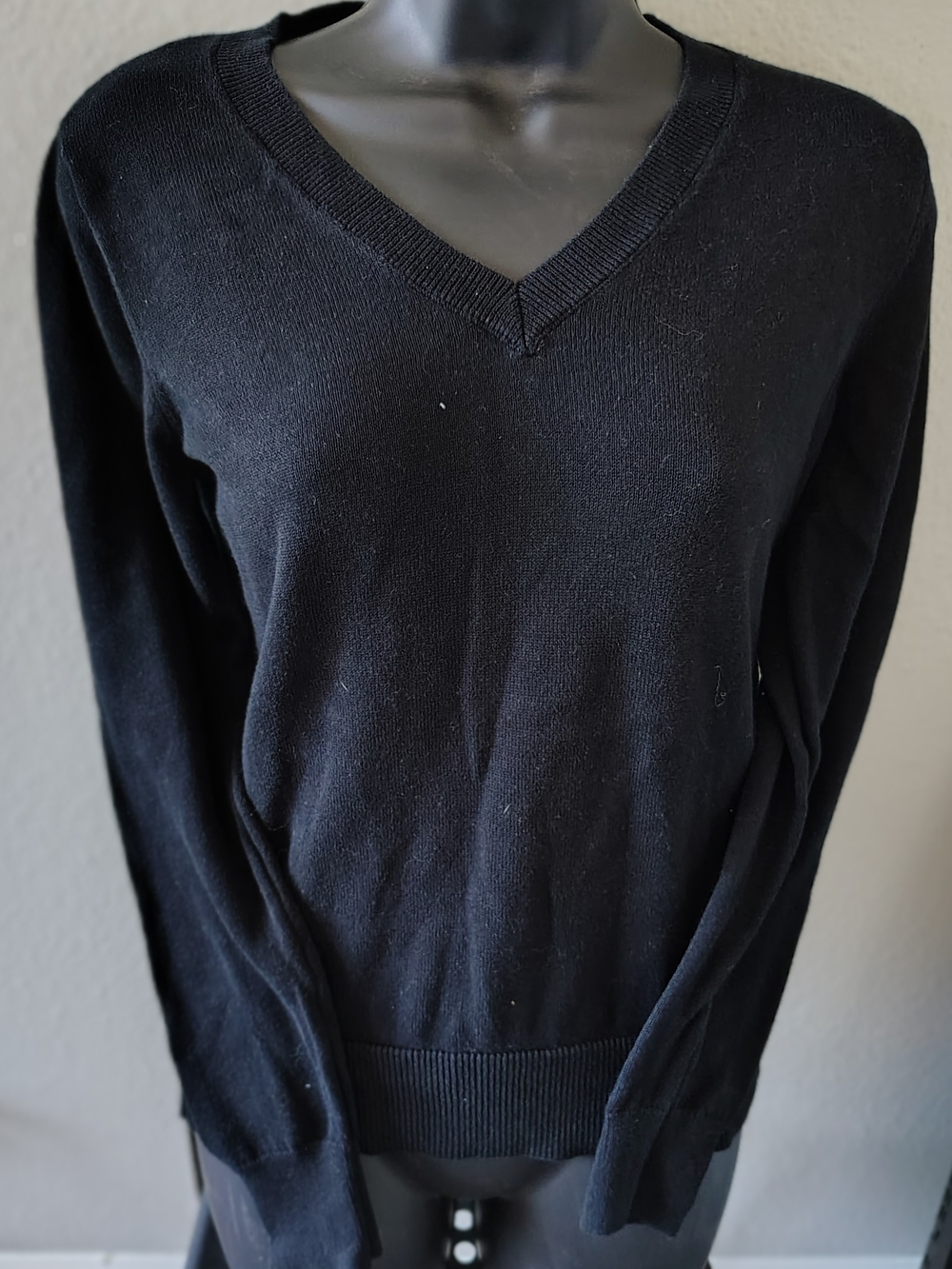 Qualfort Black V-Neck Knit Pullover Sweater - Size S